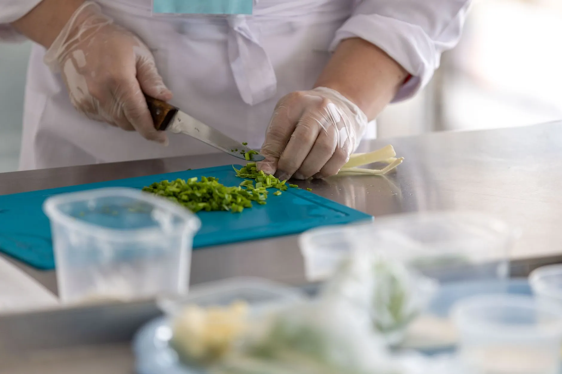 政企食堂整体承包模式下人员派驻与食材集采的协同管理实践正文配图 1