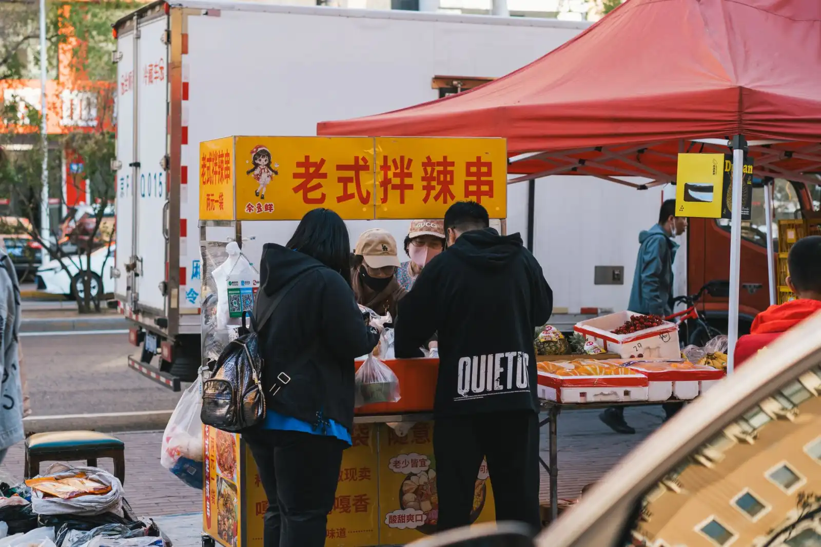 食堂承包与食材集采配送模式对比：哪种方案更能降低企业采购成本