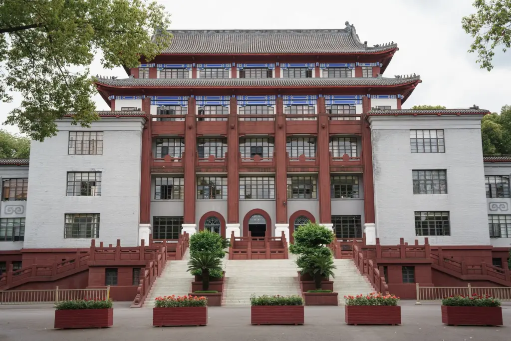 2025年食堂人员派驻服务标准化流程与风险管控要点